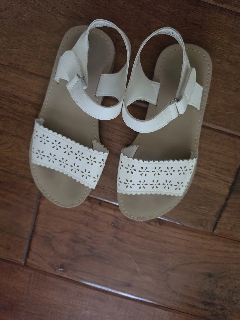 Gymboree White Floral Cutout Toddler Sandals